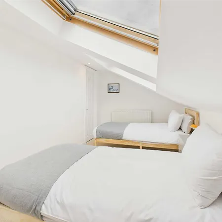 Host & - Salty Place * 솔트번바이더씨