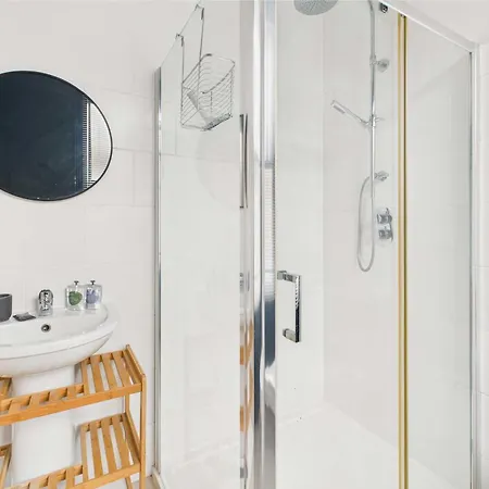 Host & - Salty Place 솔트번바이더씨