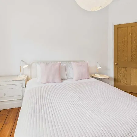 Host & - Salty Place *