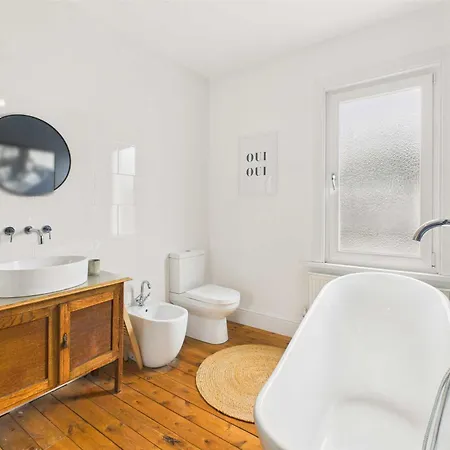 Host & - Salty Place